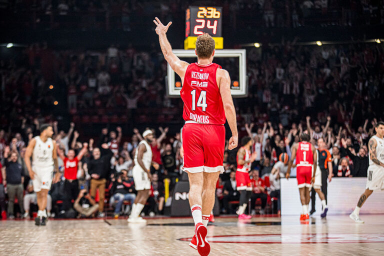 Везенков и "Олимпиакос" са шампиони в редовния сезон на Евролигата