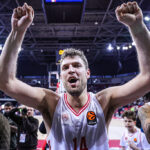 Шампионът е детрониран. Везенков е на финал в Евролигата
