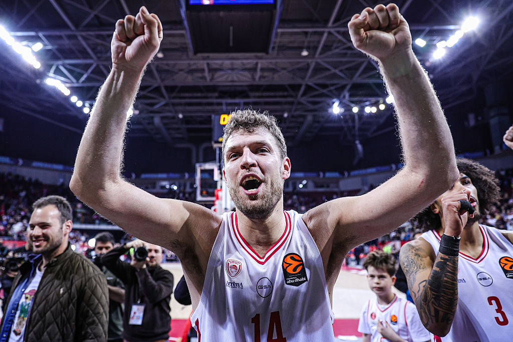 Везенков "избухна" с 20 точки в първия мач от плейофите на Евролигата