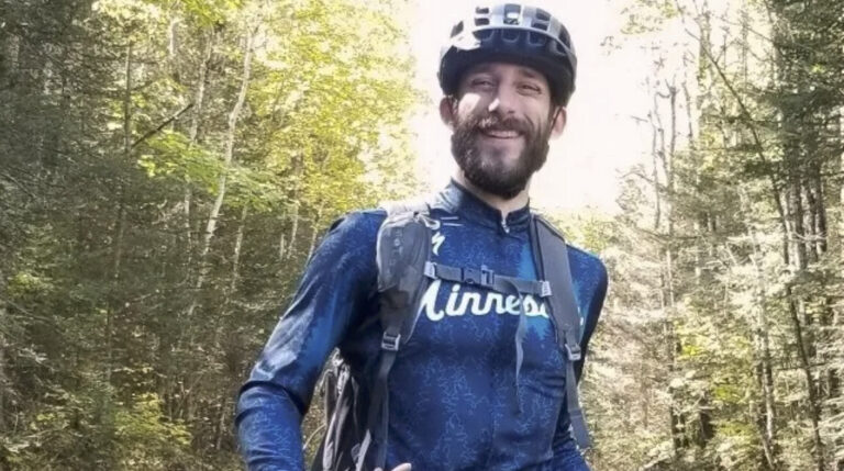 Кой е Алекс Прети - мъжът, убит от агенти на ICE в Минесота