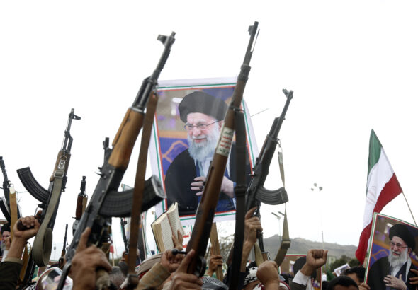 Как Magamyman спечели $500 000 от залог за смъртта на аятолах Али Хаменей?