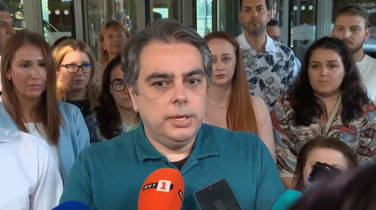 "Продължаваме промяната" предлага вот на недоверие заради "ограбването на българския народ"