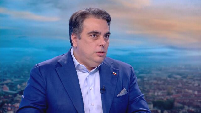 Асен Василев ще се откаже от имунитета си и ще съди "г-жа Пламенка"