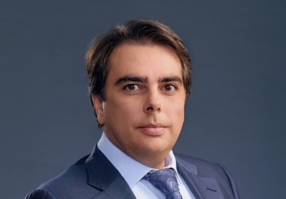 Асен Василев: Проектобюджетът вдига осигурителната тежест, но замразява социалните плащания