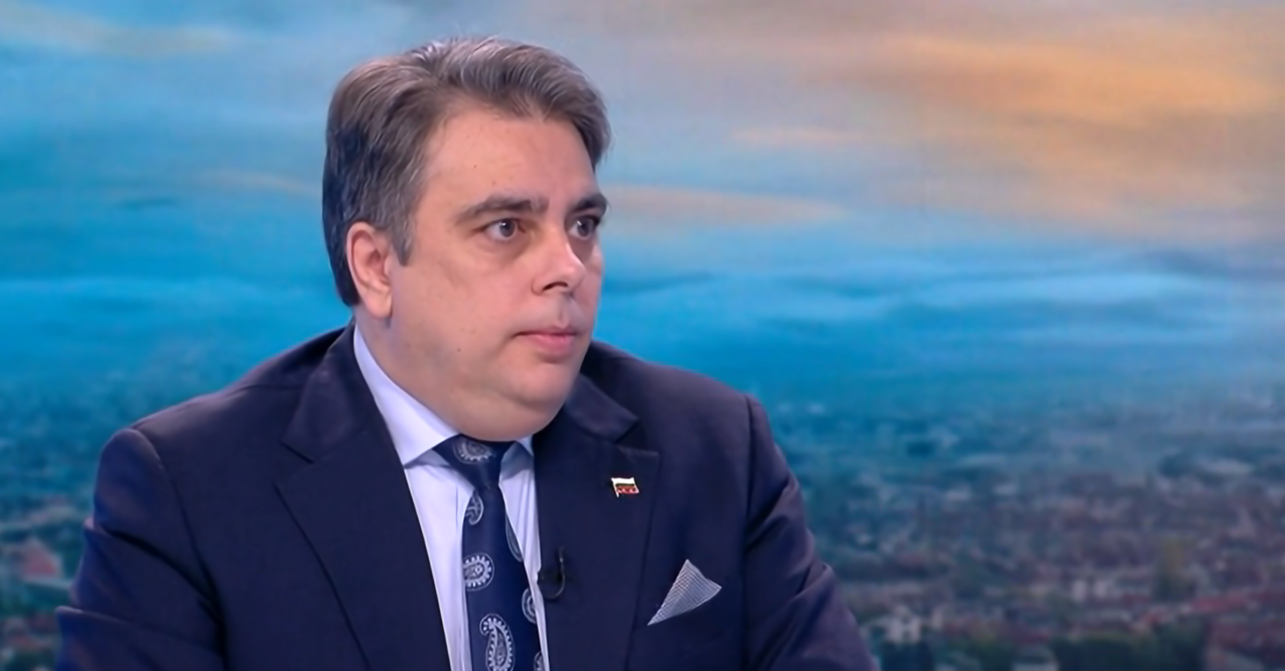 Асен Василев за преработения бюджет: Опитват се пак да ни излъжат и да ни замажат очите