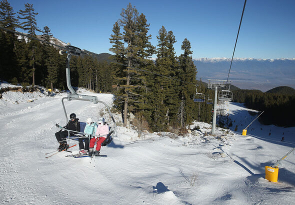Полиция проверява инцидент с дете, блъснато от моторна шейна на ски писта в Банско
