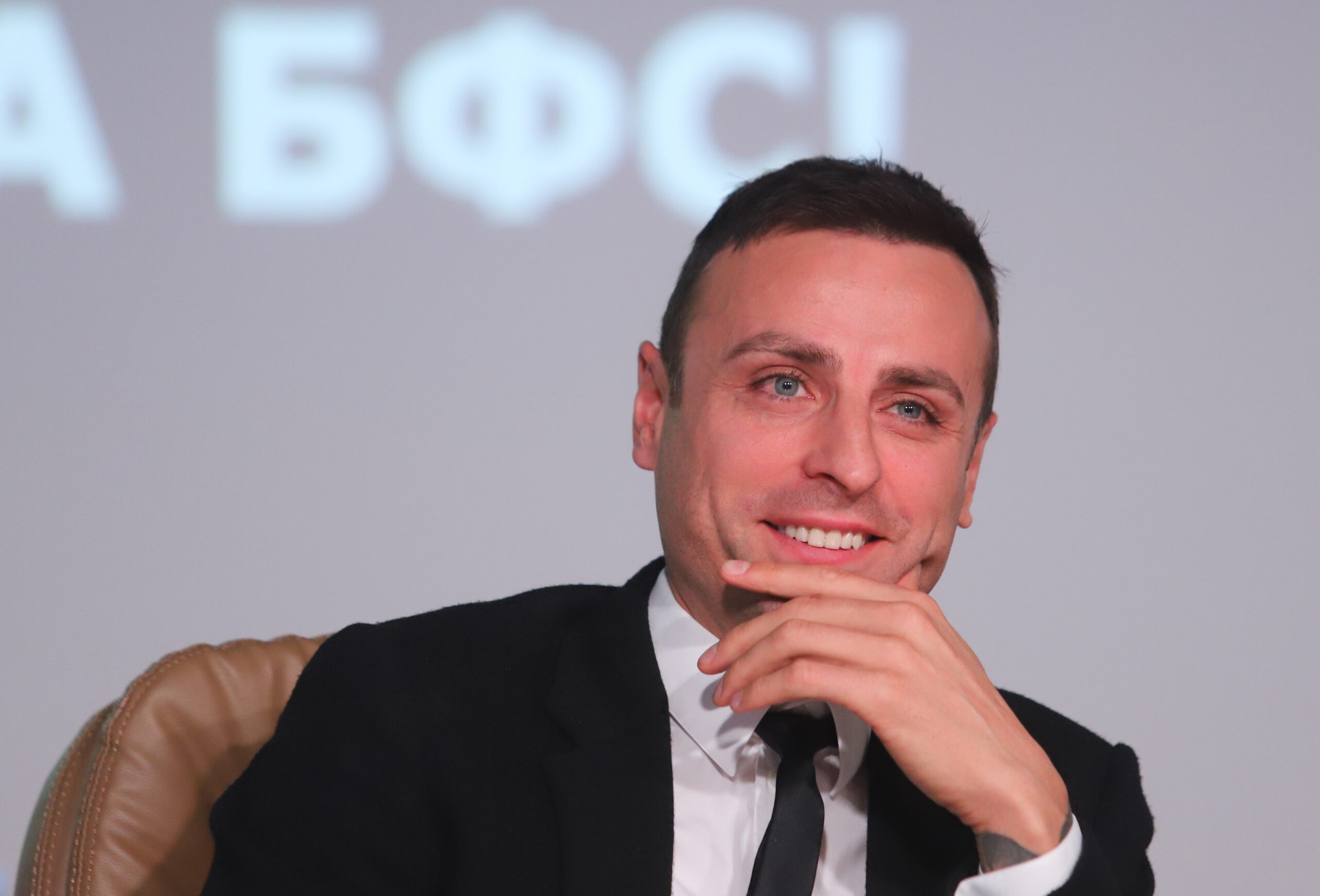 Димитър Бербатов получи акт, защото остави пистолета си без надзор