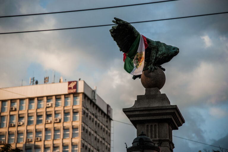 Сачева се възмути от FB-призив за отстраняване на журналисти, Денков го осъди като "призив за диктатура"