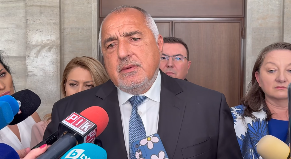 Борисов "наддава" над Пеевски за пенсионерите със 120 лв. коледна добавка