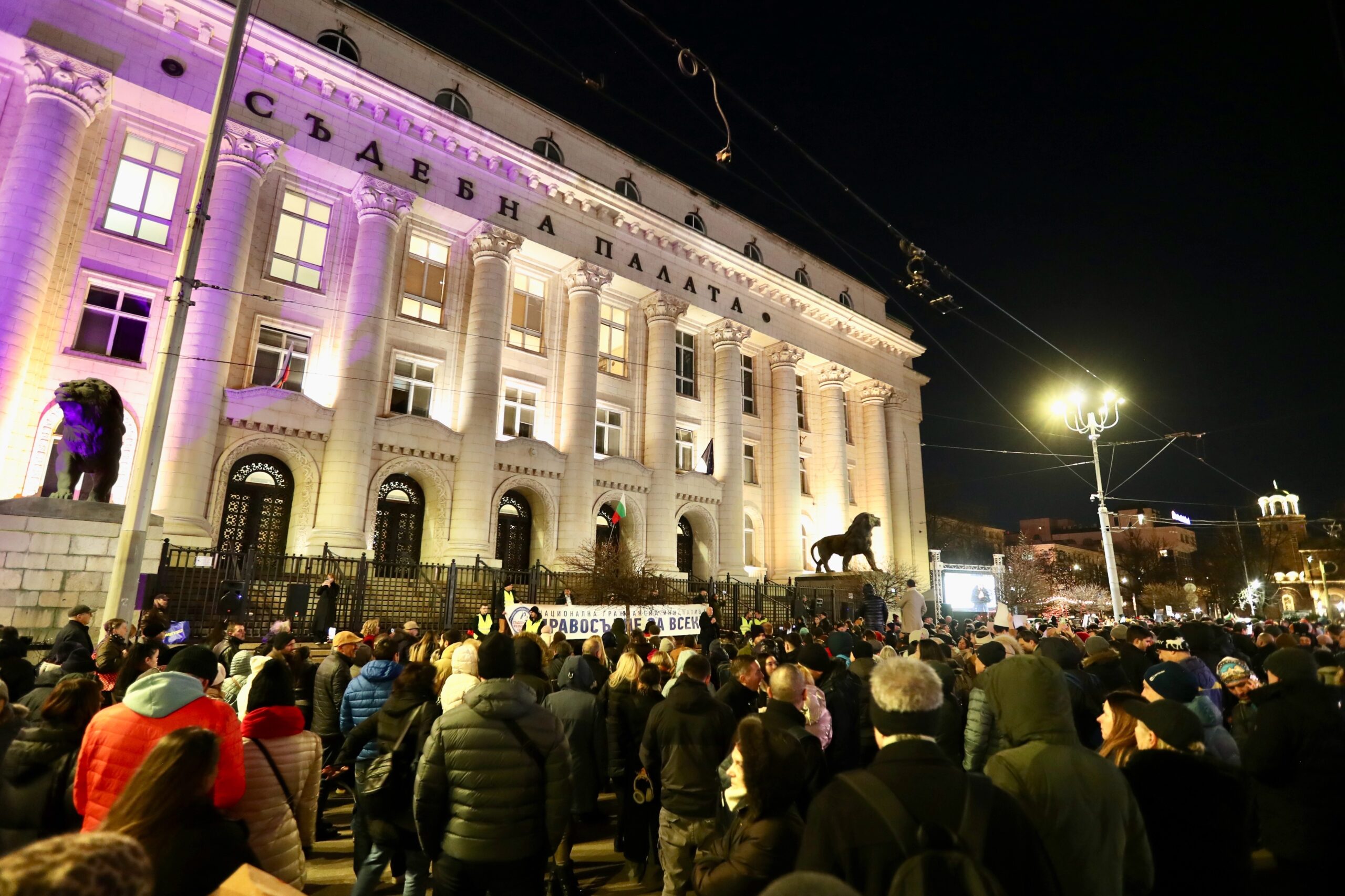 Масов протест поиска отстраняването на Борислав Сарафов