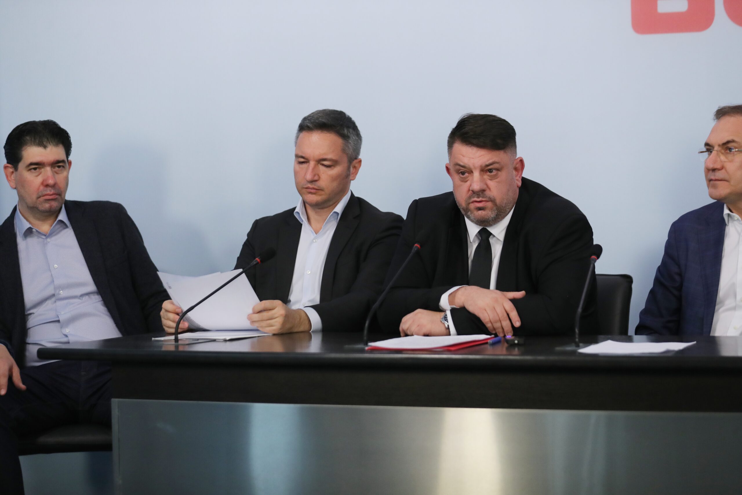 Все повече гласове в БСП искат смяна на Атанас Зафиров преди изборите