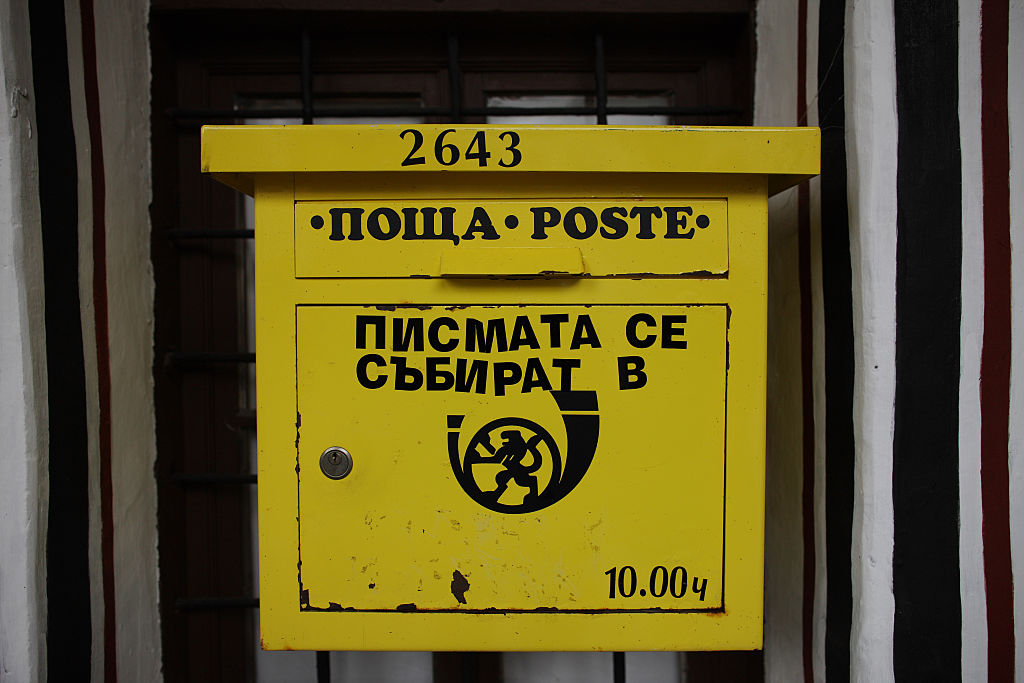 Служителите на “Български пощи” искат по-високи заплати от служебното правителство