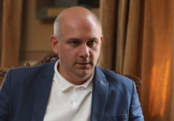 Народният театър връща Морфов на "административна длъжност"