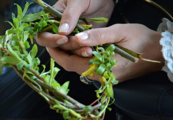 В Елин Пелин се готвят да поставят нов православен рекорд - ще плетат венец с дължина от километър