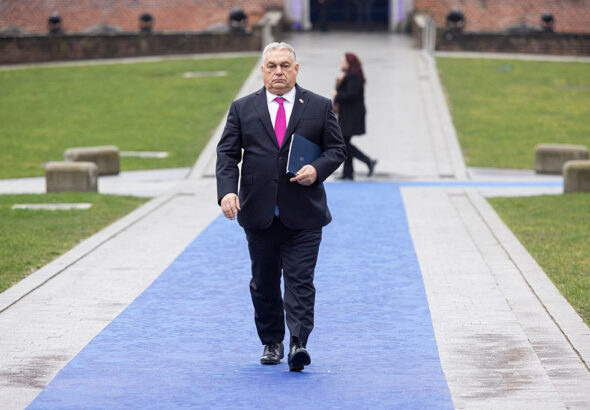 Новата власт в Унгария забрани на Виктор Орбан да се върне като премиер