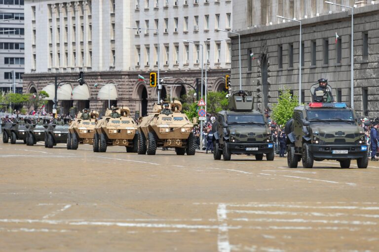 Военна техника ще премине по пътищата в страната във вторник и сряда