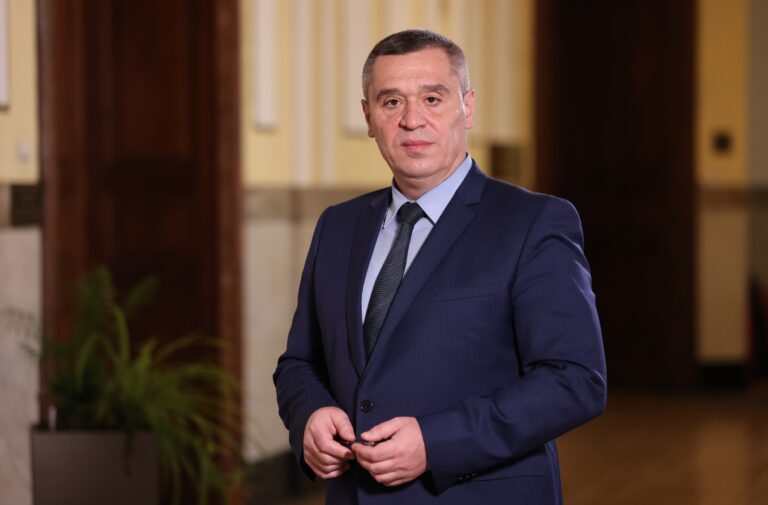 “Магазини за хората”, ама друг път - сега ще има само щандове