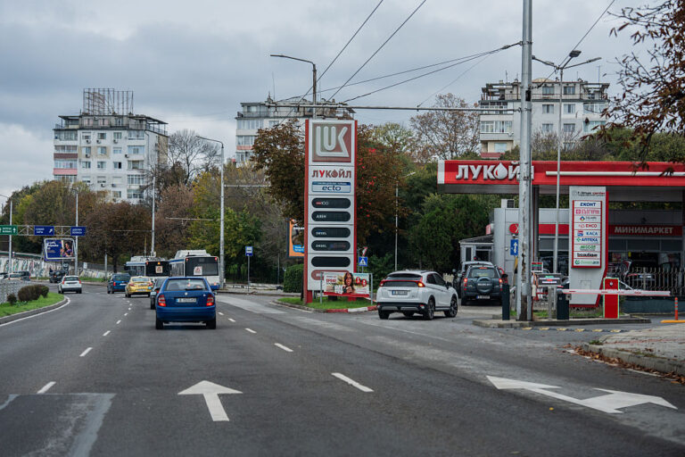 Помощта от 20 евро заради поскъпването на горивата ще се изплаща след изрично заявление