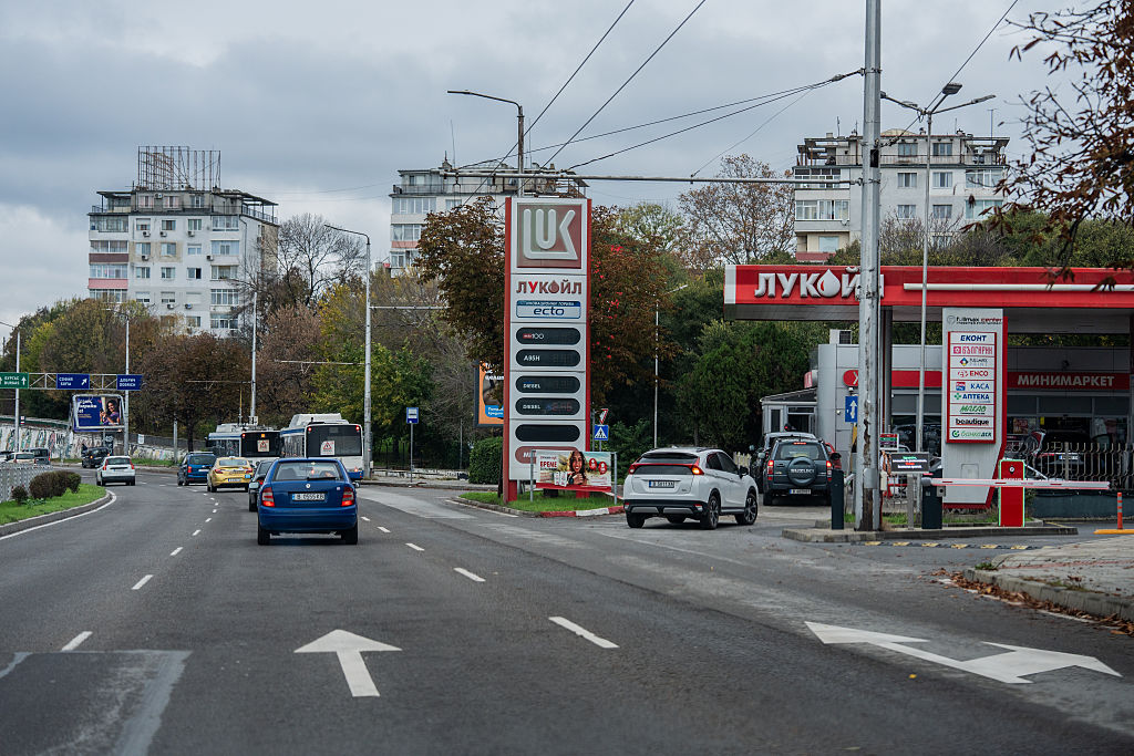 Помощта от 20 евро заради поскъпването на горивата ще се изплаща след изрично заявление