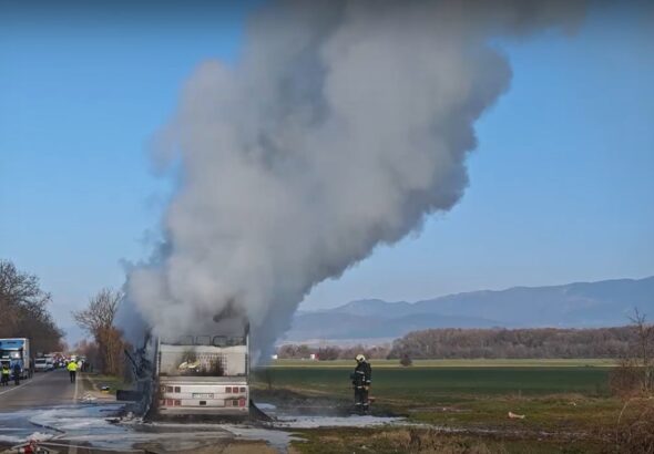 Автобус на Тракийския университет се запали на пътя между Стара Загора и Казанлък