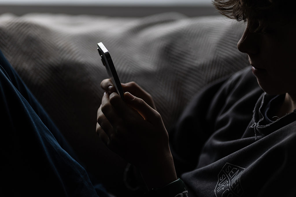 Австралия иска да глоби Meta, TikTok и YouTube заради неспазване на закона