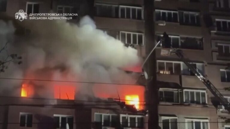 Двама души са загинали, осем са ранени при руска атака срещу украинския град Днипро