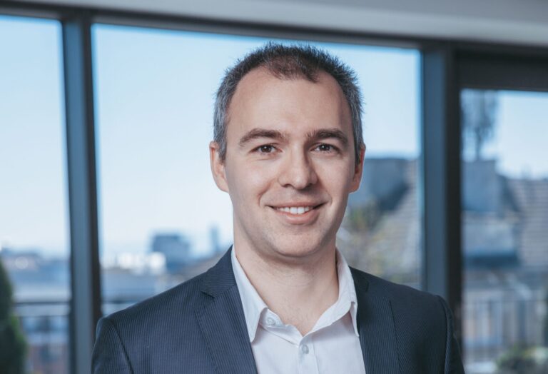 "Ако отидете на среща с общините и видите какви часовници носят хората там, ще се впечатлите"