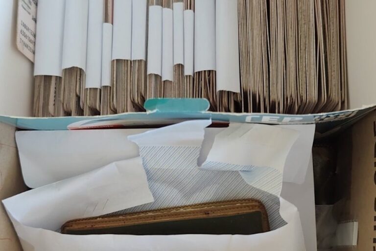 Лични документи на починали, списъци с имена и пари са иззети при акция на полицията в Монтана