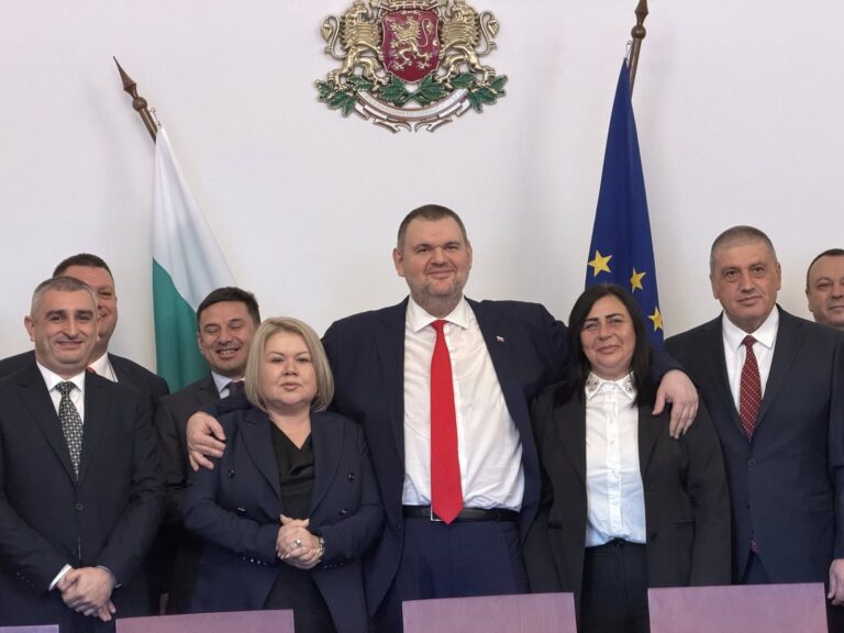 Пеевски се похвали с ново попълнение към "колекцията си" от кметове