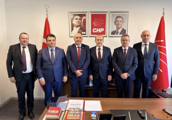 ДПС-Пеевски изпрати делегации при двете най-големи партии в Турция