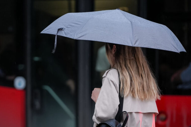 Средиземноморски циклон носи дъжд, гръмотевици и захлаждане