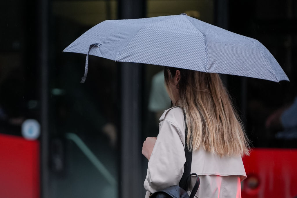 Средиземноморски циклон носи дъжд, гръмотевици и захлаждане