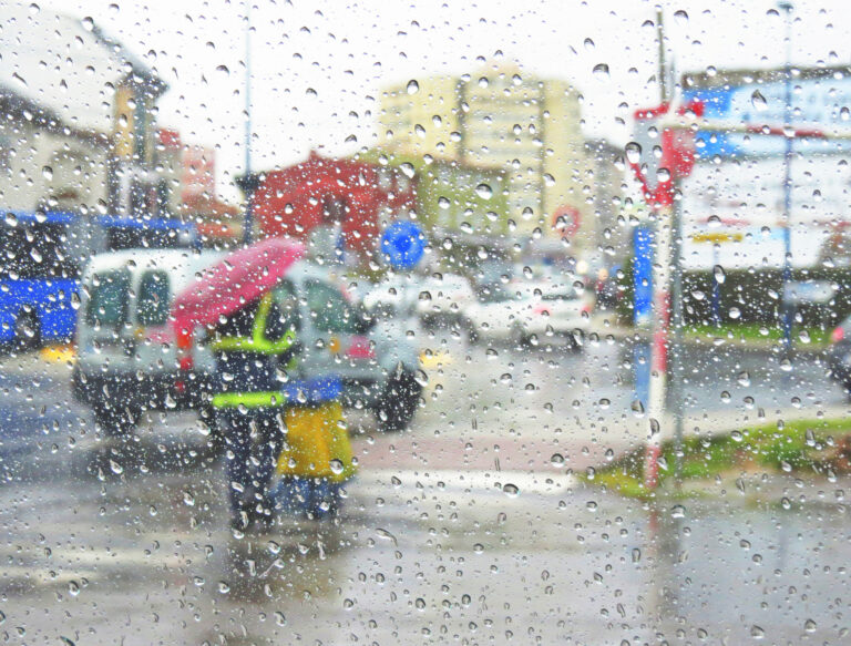 Жълт код за силен вятър и поледици в началото на седмицата