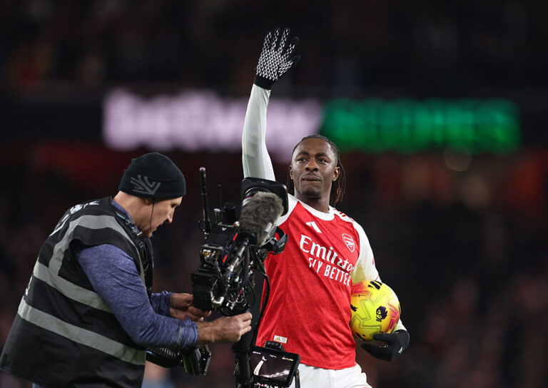 “Арсенал” взе дербито на Северен Лондон с рецитал на Еберечи Езе