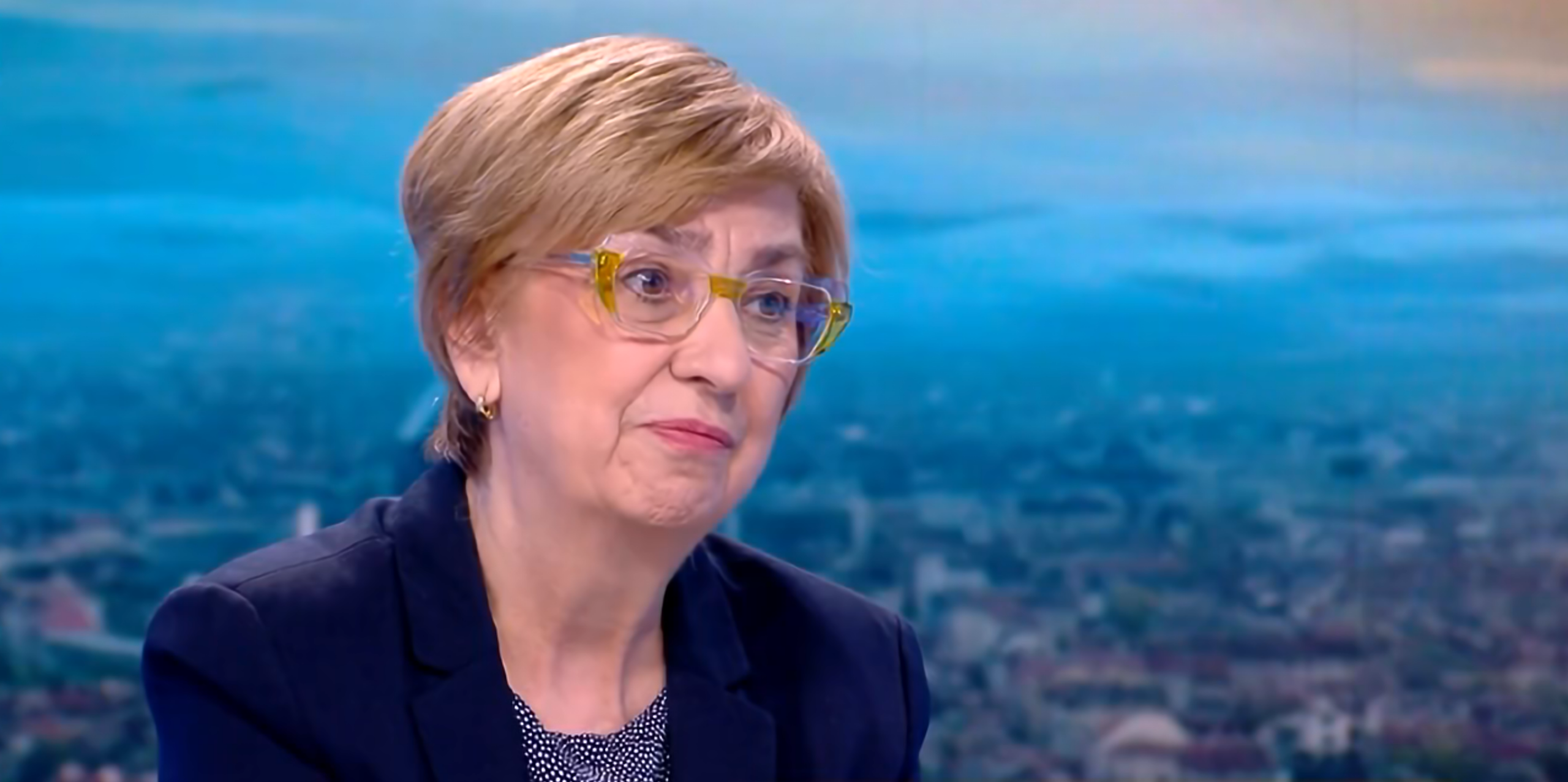 Ако президентът реши да прекрати мандата си, той трябва да подаде оставка пред Конституционния съд