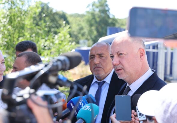 Нов опит за преговори между ГЕРБ, БСП и ИТН. Кабинетът се събира след извънредна пауза