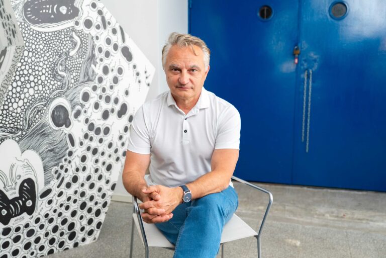 Писателят Захари Карабашлиев: Когато имаш срещу себе си хора, които не се спират пред нищо, тогава, щеш - не щеш, ставаш герой