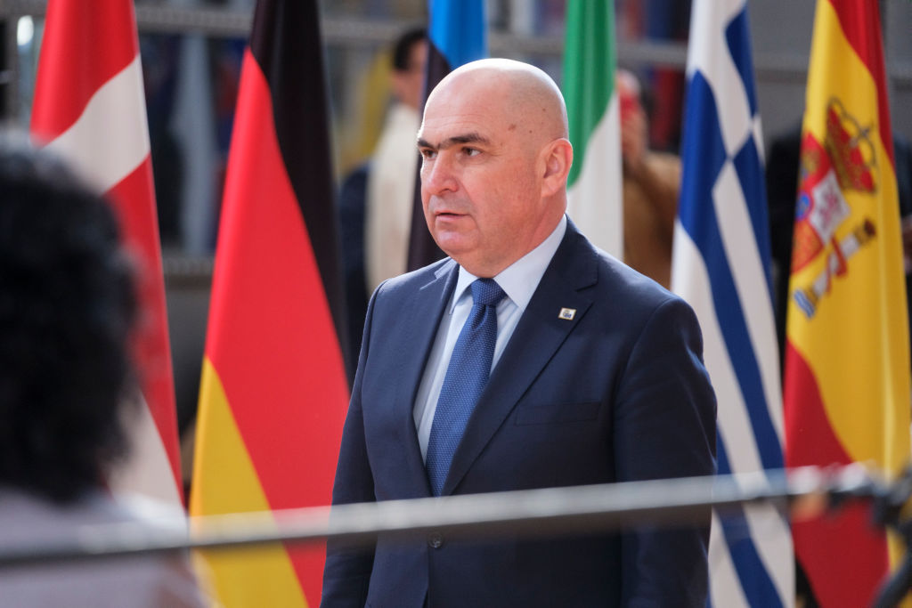 Седем министри в Румъния хвърлиха оставки. Задава се нова политическа криза