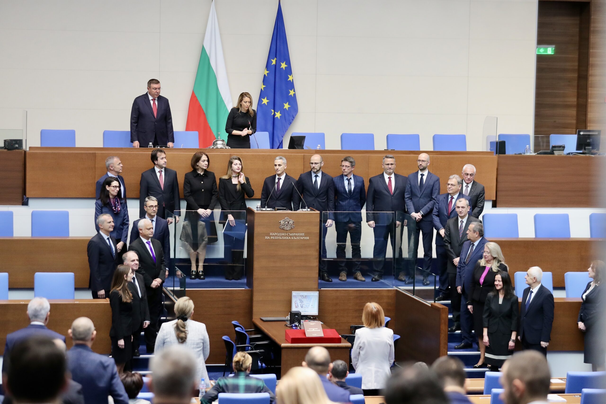 Служебният кабинет „Гюров“ положи клетва пред парламента