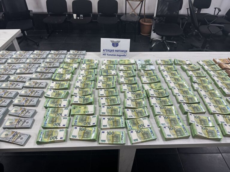 Близо 3 млн. лв. в недекларирана валута задържаха на „Капитан Андреево“