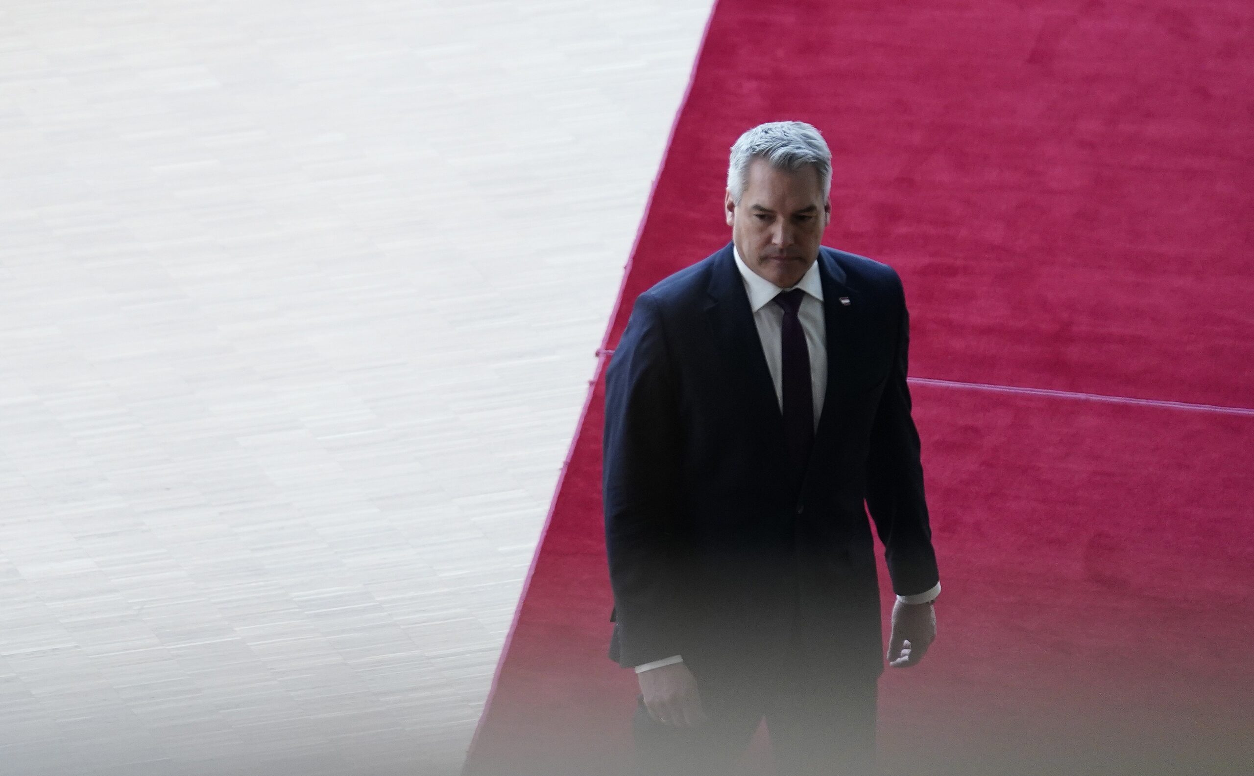 Австриийският канцлер Карл Нехамер ще подаде оставка