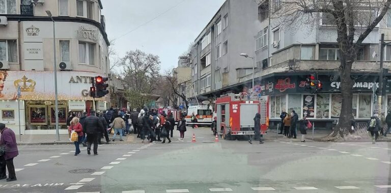 Две жени загинаха, след като бяха прегазени на тротоар във Варна