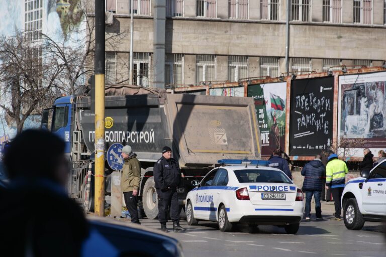 Камион блъсна и уби пешеходец на централен булевард в София