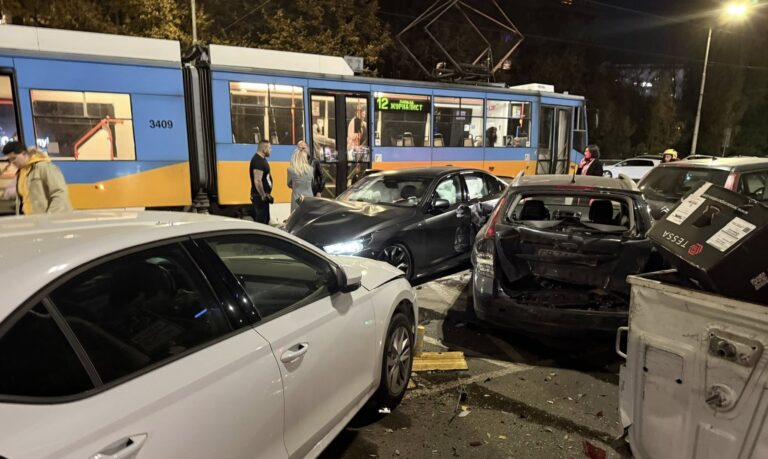 Пиян шофьор потроши 6 коли на бул. "Витоша" в София