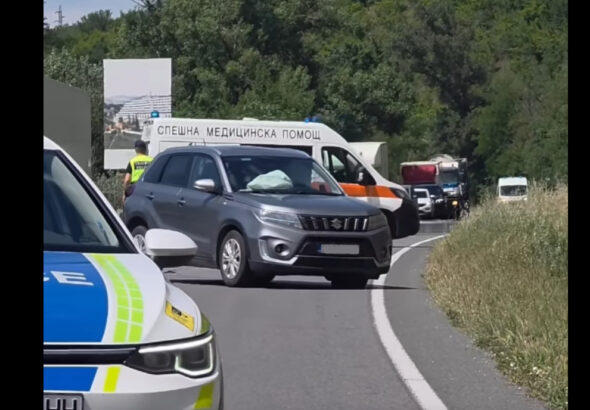 Жена загина при катастрофа до Симитли, главният път Е-79 е затворен