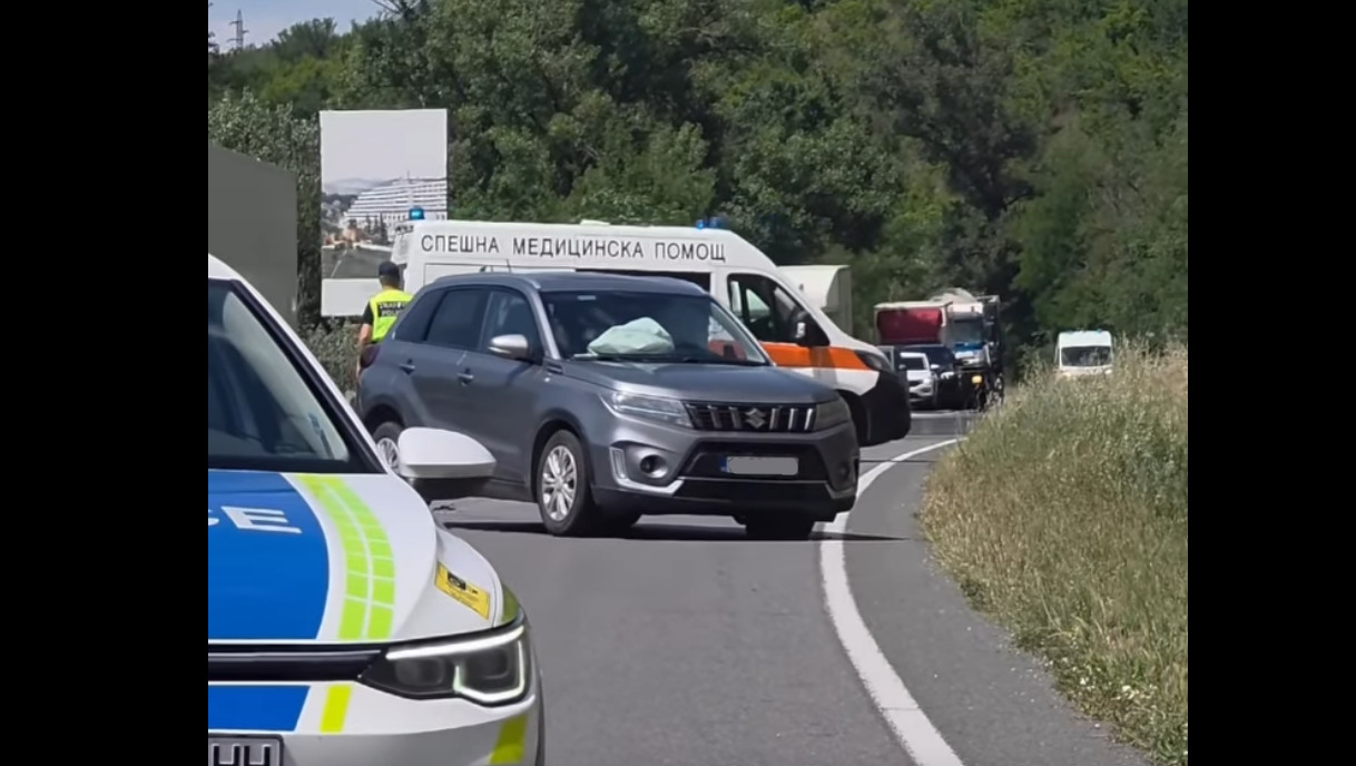Жена загина при катастрофа до Симитли, главният път Е-79 е затворен