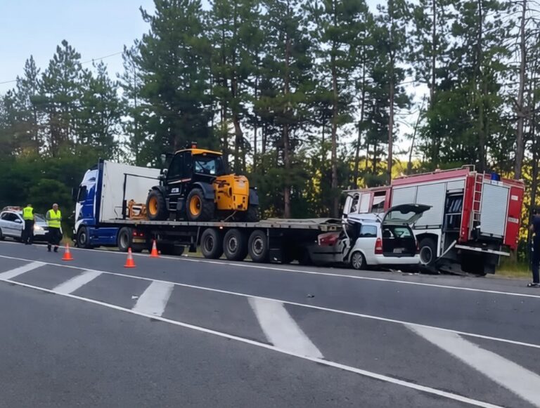 Двама души са загинали, трима са ранени при тежка катастрофа край Дупница