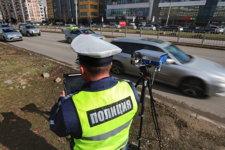 Върнаха изпочупена колата на шофьор с фалшиво положителен тест за наркотици