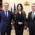 Близката до Тръмп посланичка на САЩ в Гърция е на политическа совалка в София