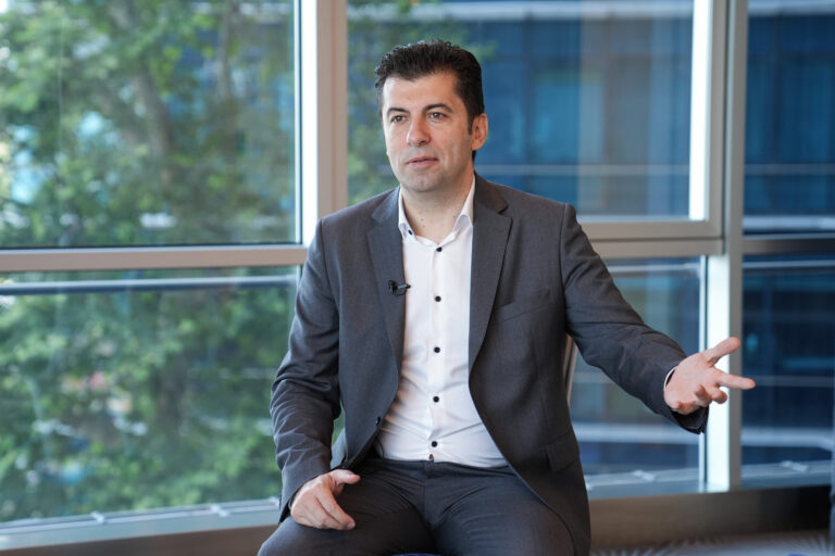 Кирил Петков: Действията на кабинета подкопават доверието на международните инвеститори